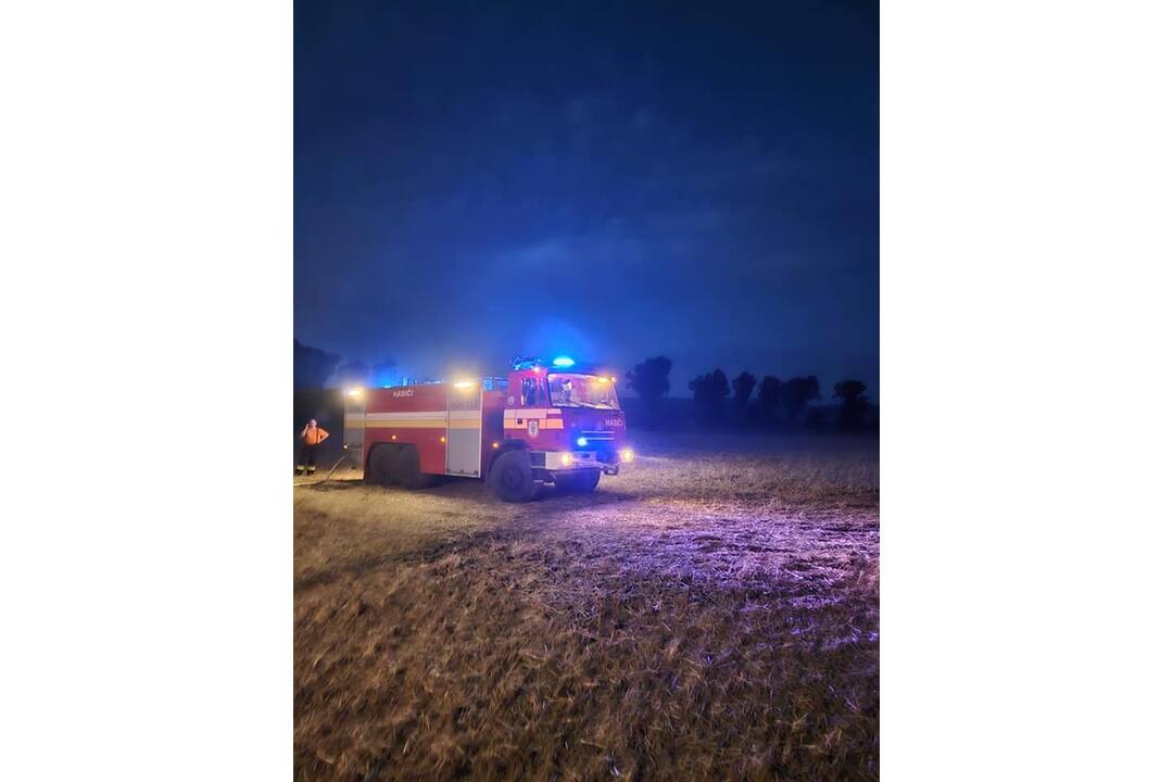 FOTO: Požiar poľa Čerhov, foto 7
