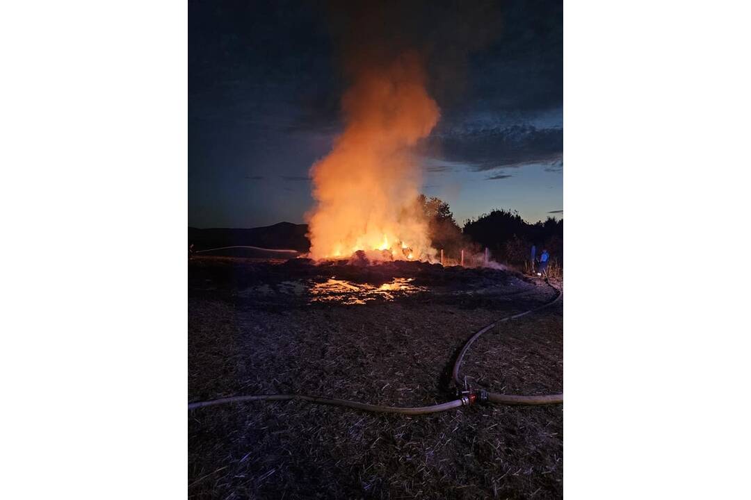 FOTO: Požiar poľa Čerhov, foto 8