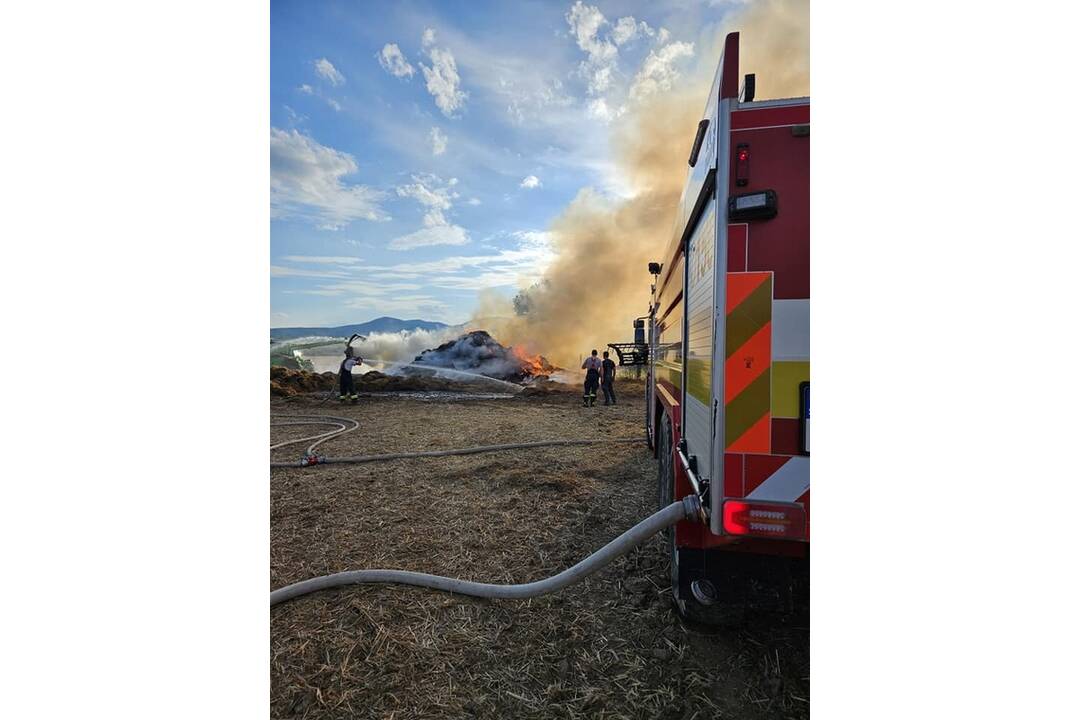 FOTO: Požiar poľa Čerhov, foto 4