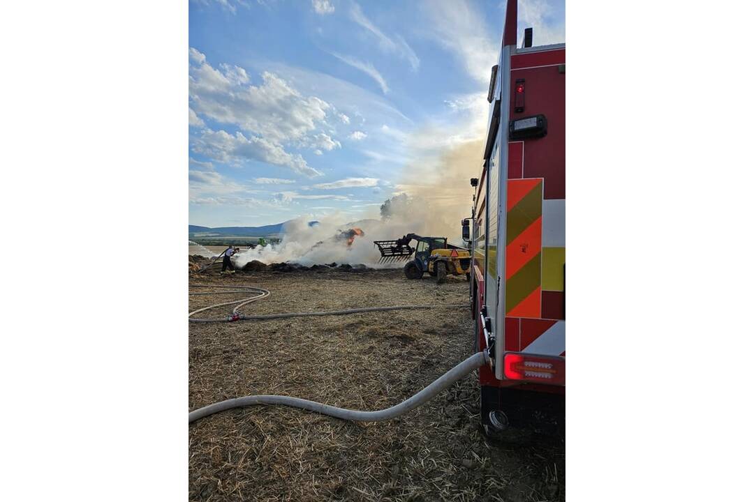 FOTO: Požiar poľa Čerhov, foto 9