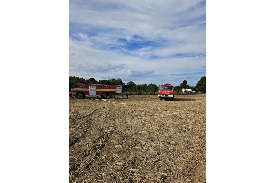 FOTO: Požiar poľa Čerhov, foto 12