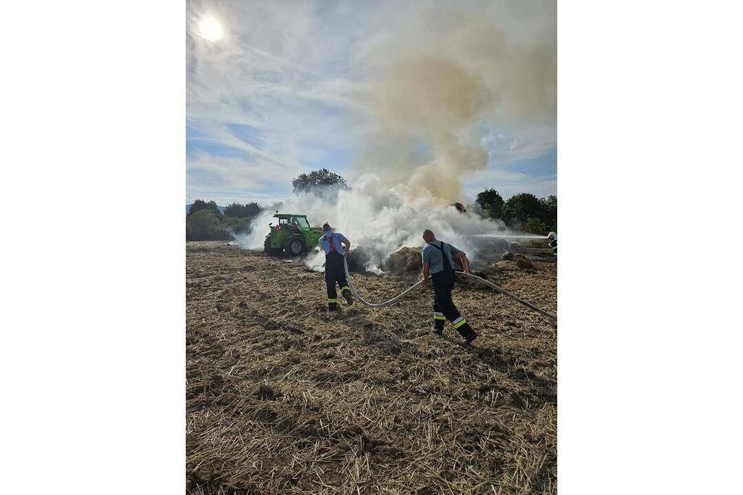 FOTO: Požiar poľa Čerhov, foto 16