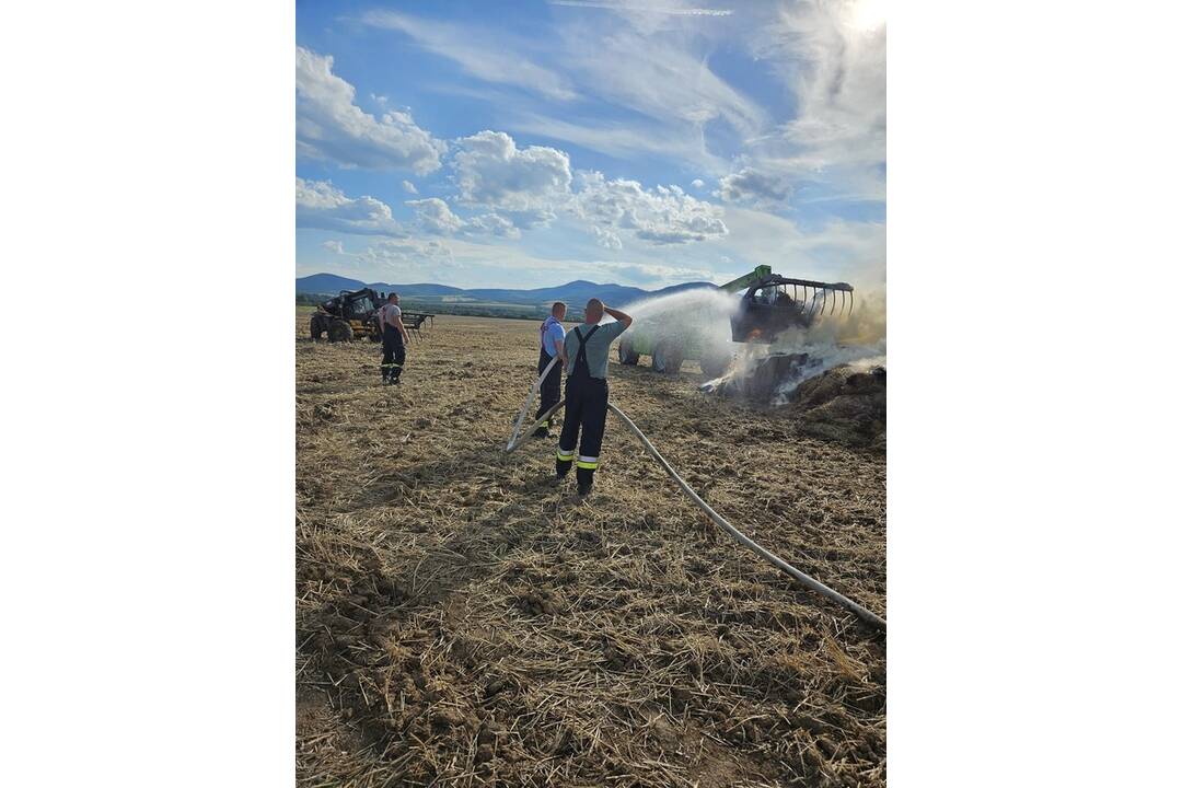 FOTO: Požiar poľa Čerhov, foto 5