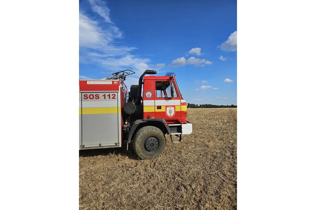 FOTO: Požiar poľa Čerhov, foto 15