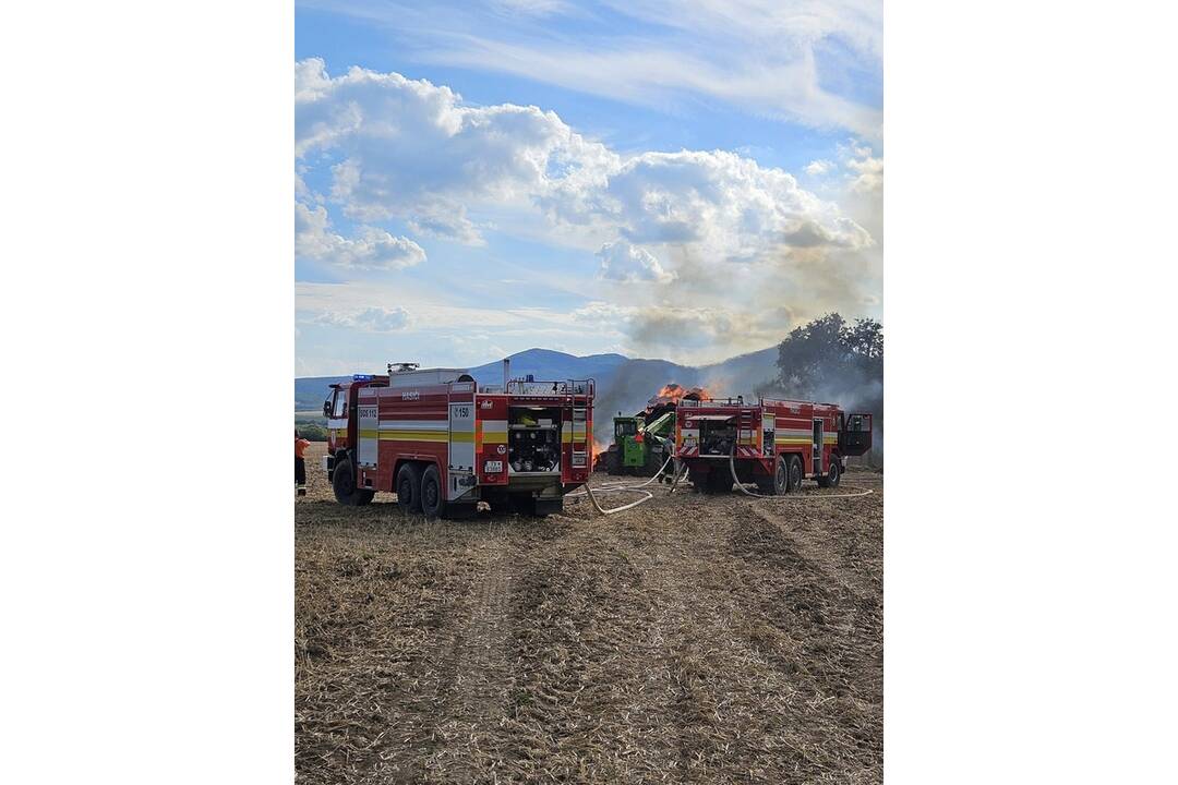 FOTO: Požiar poľa Čerhov, foto 2