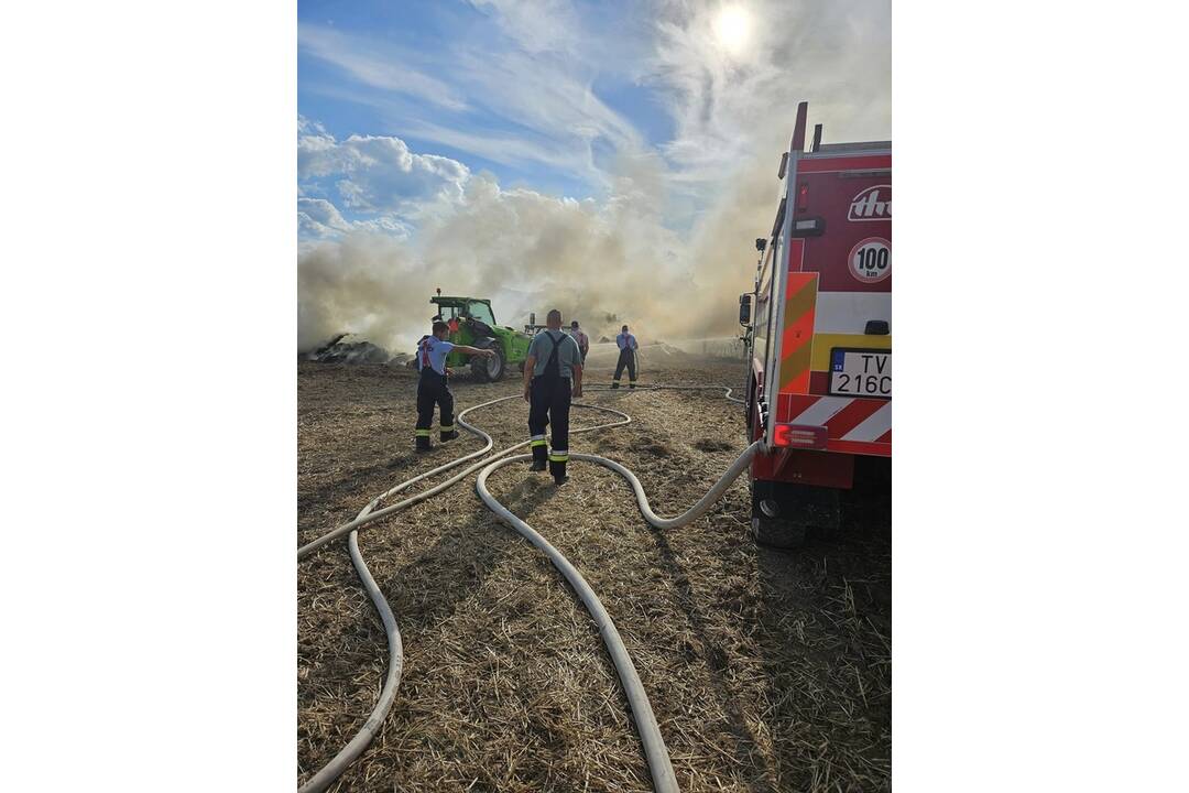 FOTO: Požiar poľa Čerhov, foto 18