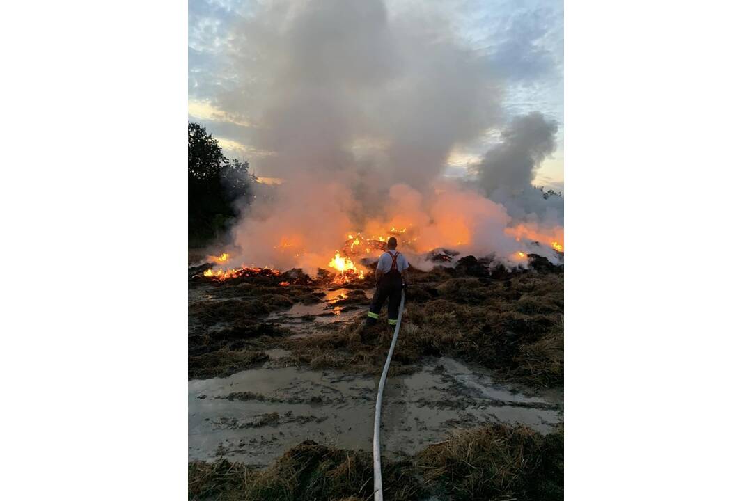 FOTO: Požiar poľa Čerhov, foto 19