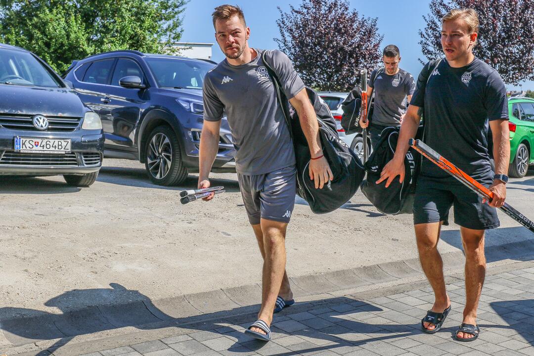 FOTO: Tréningy košických hokejistov sú v plnom prúde, neodradili ich ani sťažené podmienky, foto 3