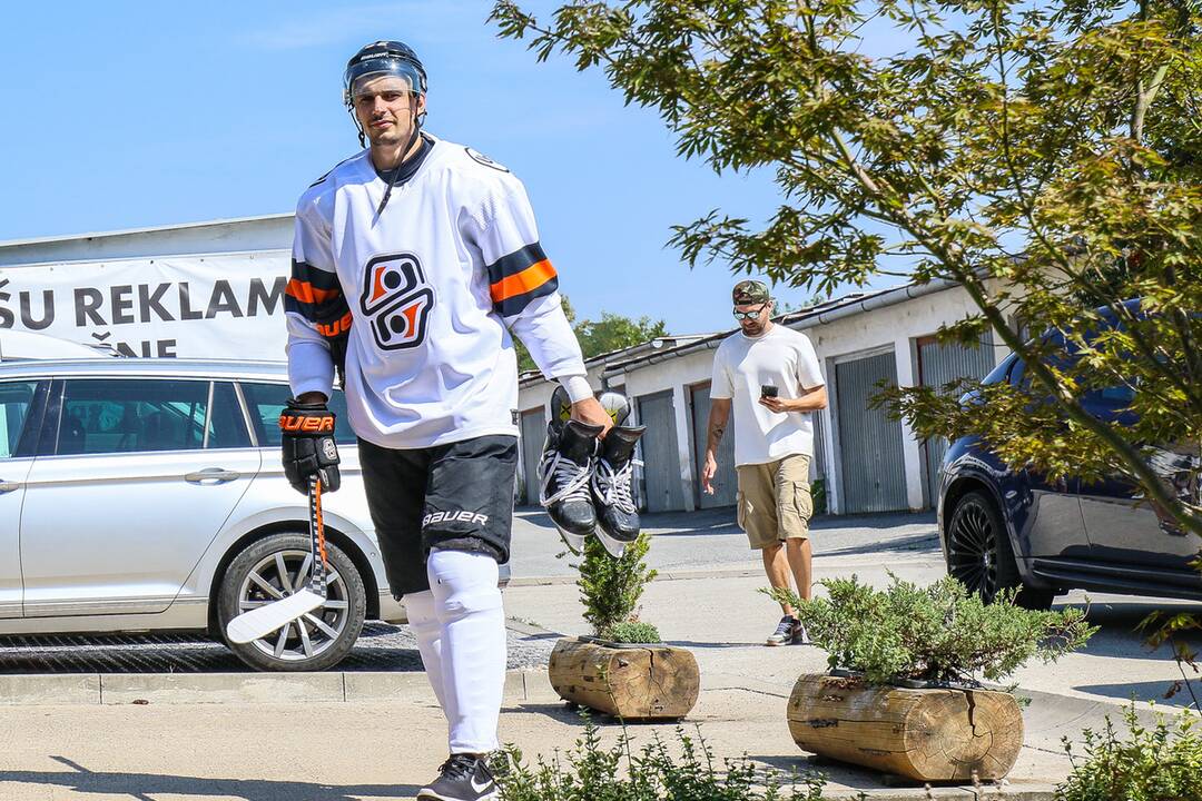 FOTO: Tréningy košických hokejistov sú v plnom prúde, neodradili ich ani sťažené podmienky, foto 8