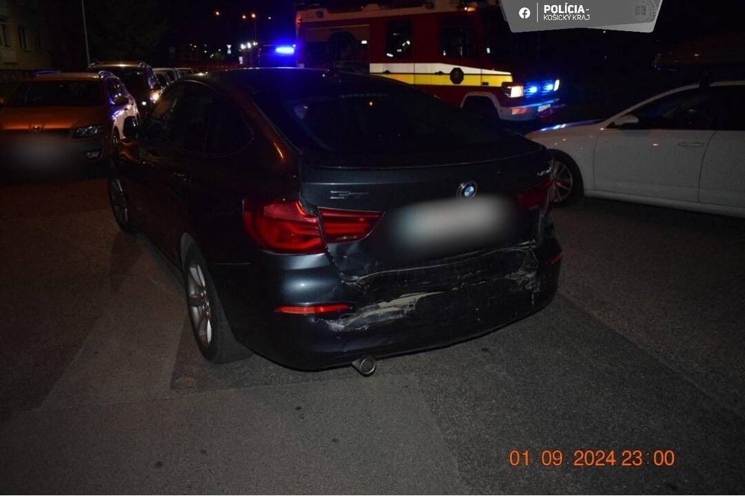 FOTO: Opitý vodič zničil na Jazere štyri autá, foto 1