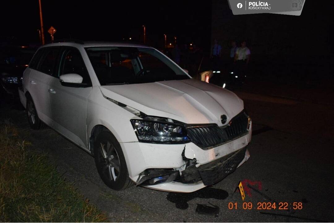 FOTO: Opitý vodič zničil na Jazere štyri autá, foto 2