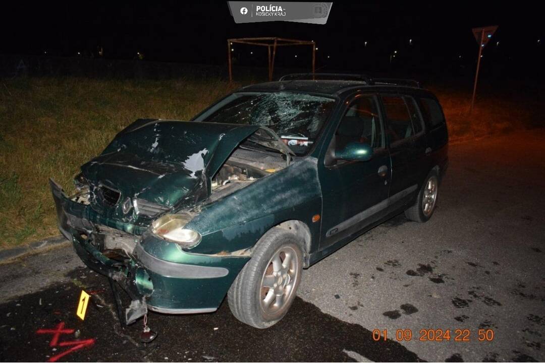 FOTO: Opitý vodič zničil na Jazere štyri autá, foto 6