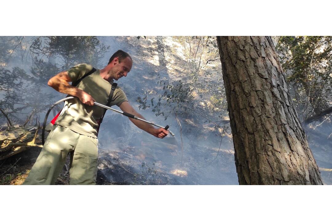 FOTO: Neďaleko Tomášovského výhľadu vypukol požiar, foto 14