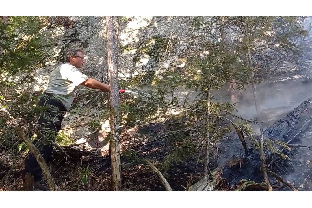FOTO: Neďaleko Tomášovského výhľadu vypukol požiar, foto 19
