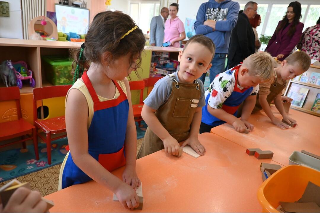 FOTO: Malí technici v akcii. Škôlkari z Jilemnického vyrábajú vlastné modely a učia sa základy techniky, foto 13