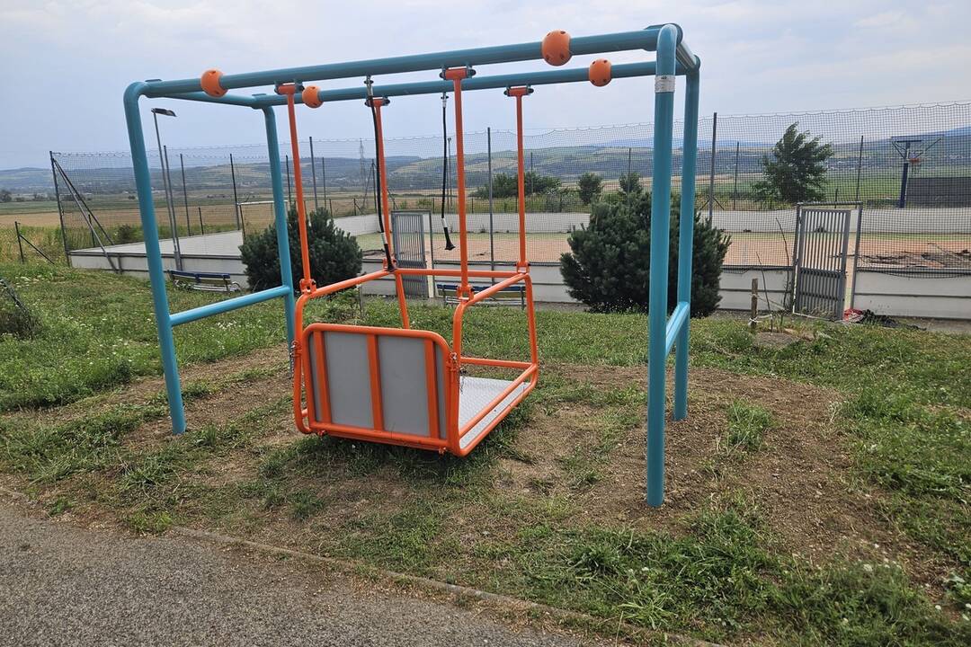 FOTO: Mestská časť Košice - Krásna zrekonštruovala multifunkčné ihrisko, foto 2