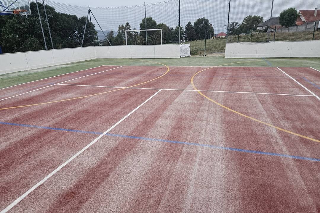 FOTO: Mestská časť Košice - Krásna zrekonštruovala multifunkčné ihrisko, foto 7