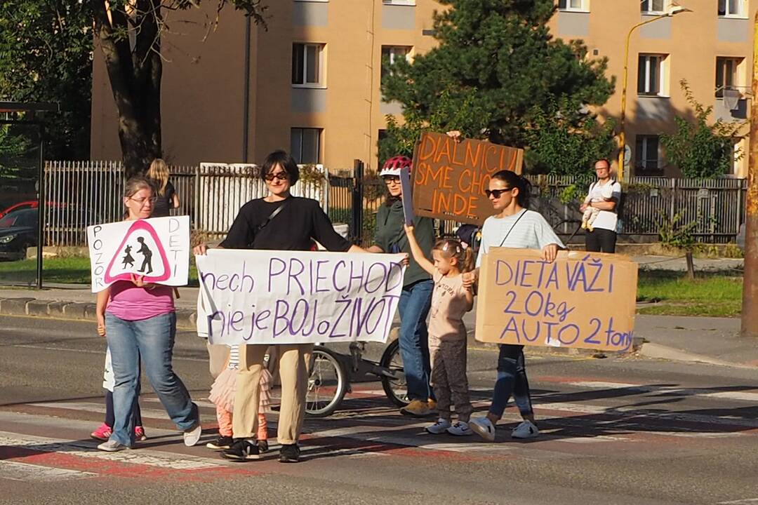 FOTO: Košické mamičky protestujú za bezpečnosť svojich detí na Národnej triede, foto 3