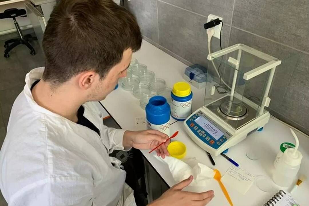 FOTO: Dvojica študentov prišla na to, ako zlikvidovať nebezpečné PCB látky, foto 1