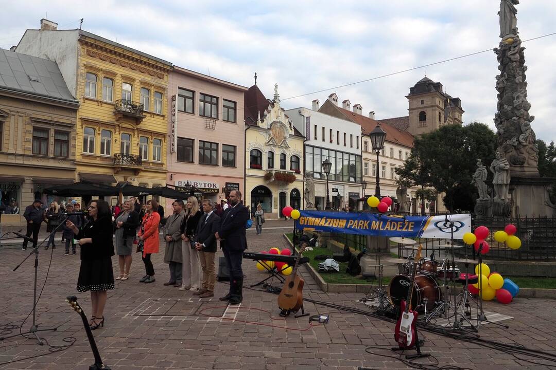 FOTO: Košickí študenti premenili Hlavnú ulicu na španielsku La Ramblu, foto 14