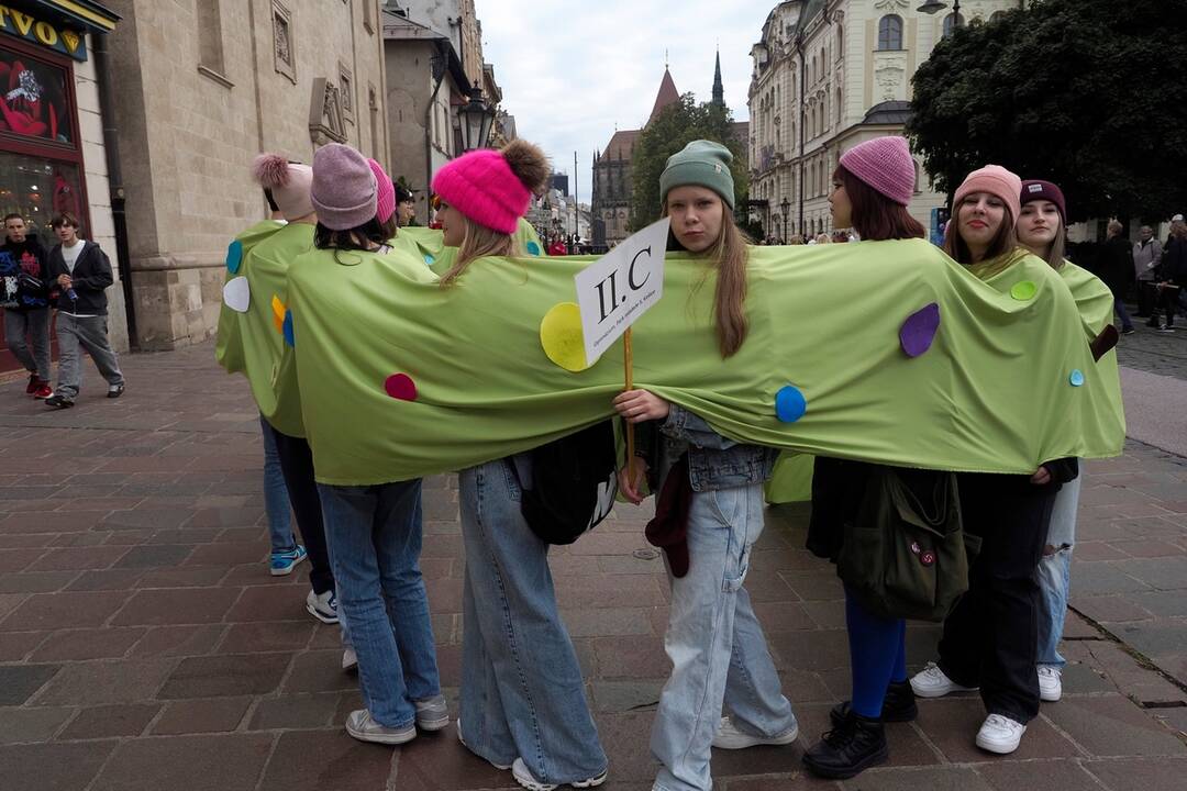 FOTO: Košickí študenti premenili Hlavnú ulicu na španielsku La Ramblu, foto 21