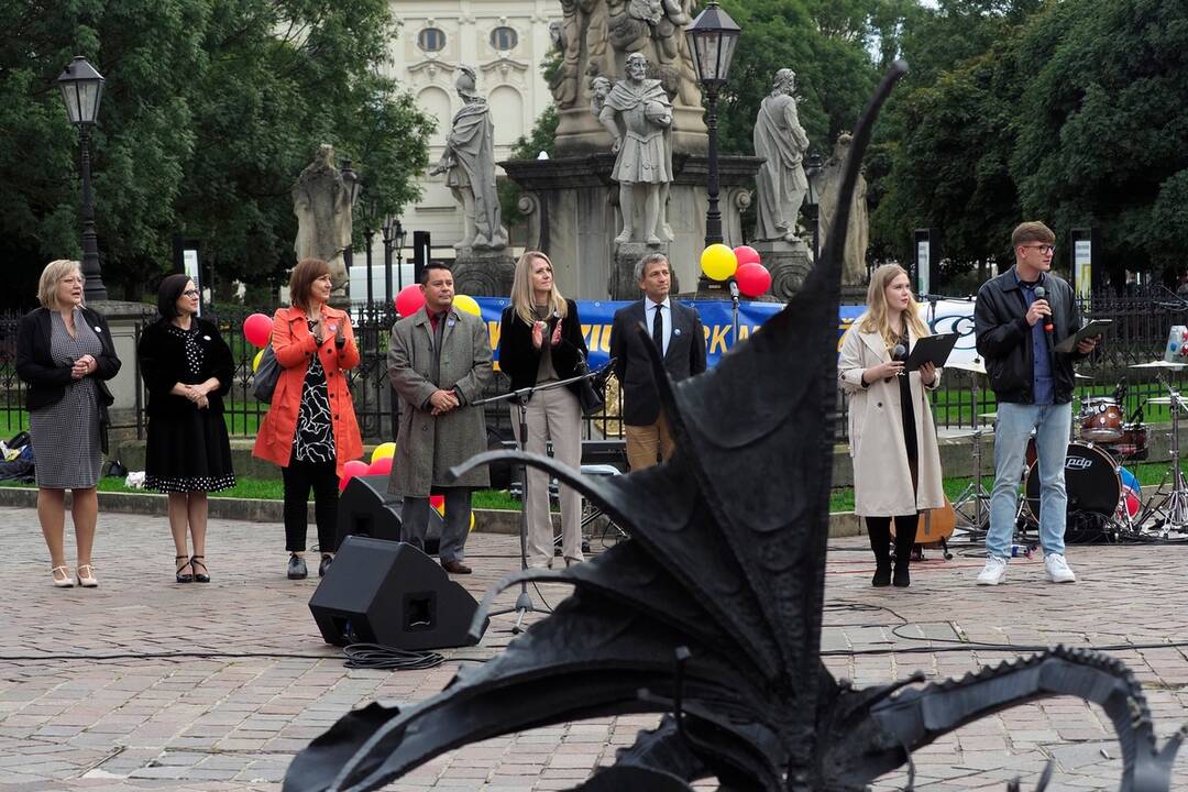 FOTO: Košickí študenti premenili Hlavnú ulicu na španielsku La Ramblu, foto 24