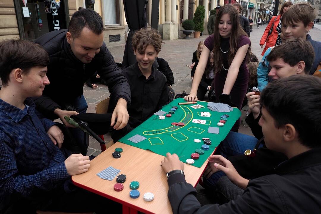 FOTO: Košickí študenti premenili Hlavnú ulicu na španielsku La Ramblu, foto 27