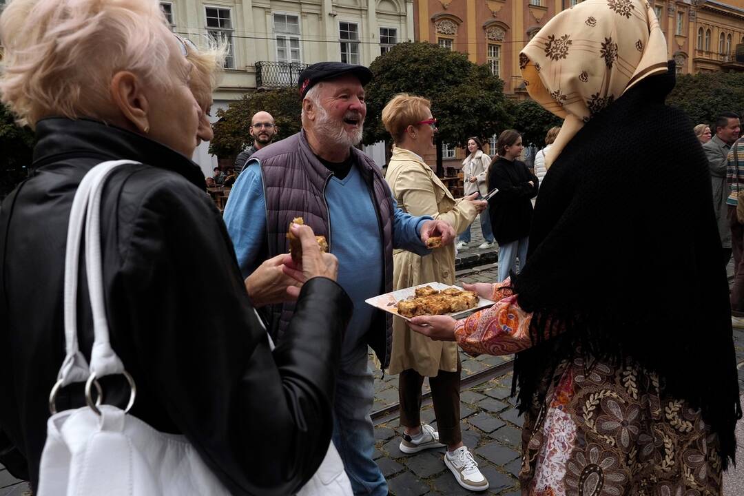 FOTO: Košickí študenti premenili Hlavnú ulicu na španielsku La Ramblu, foto 37