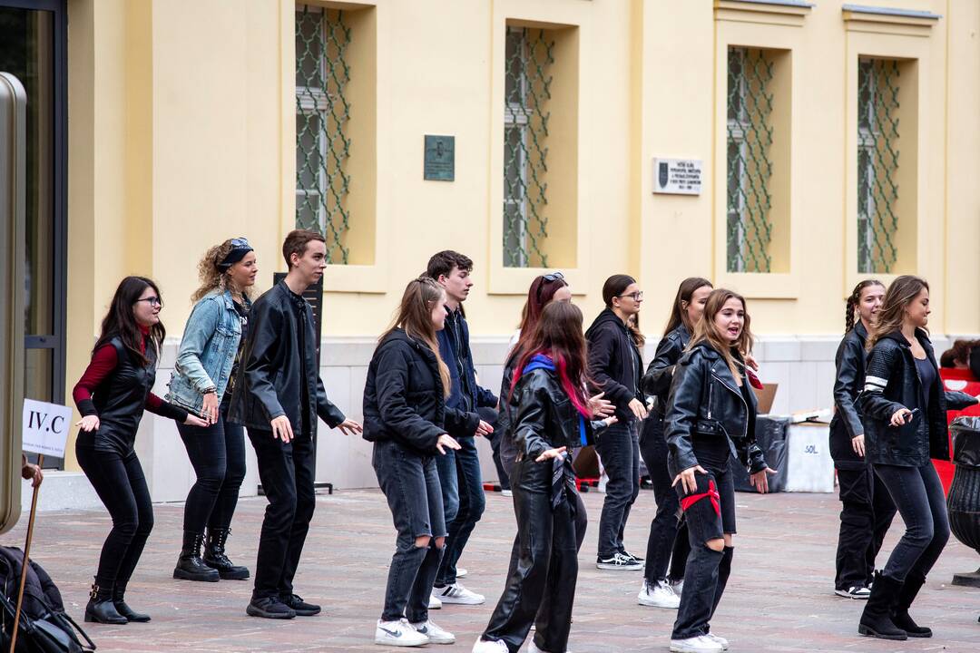 FOTO: Košickí študenti premenili Hlavnú ulicu na španielsku La Ramblu, foto 15