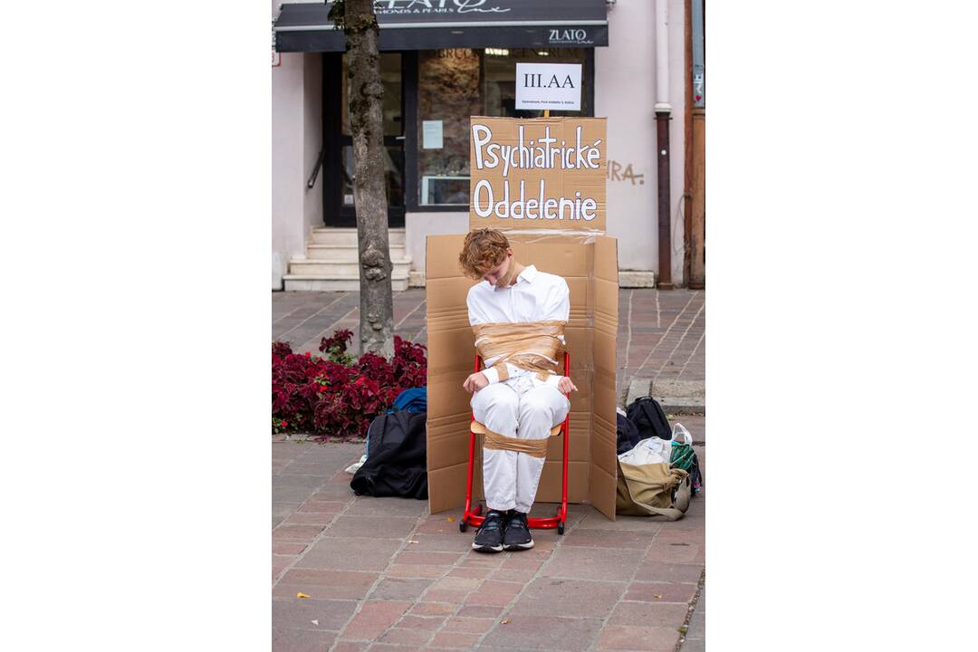 FOTO: Košickí študenti premenili Hlavnú ulicu na španielsku La Ramblu, foto 3