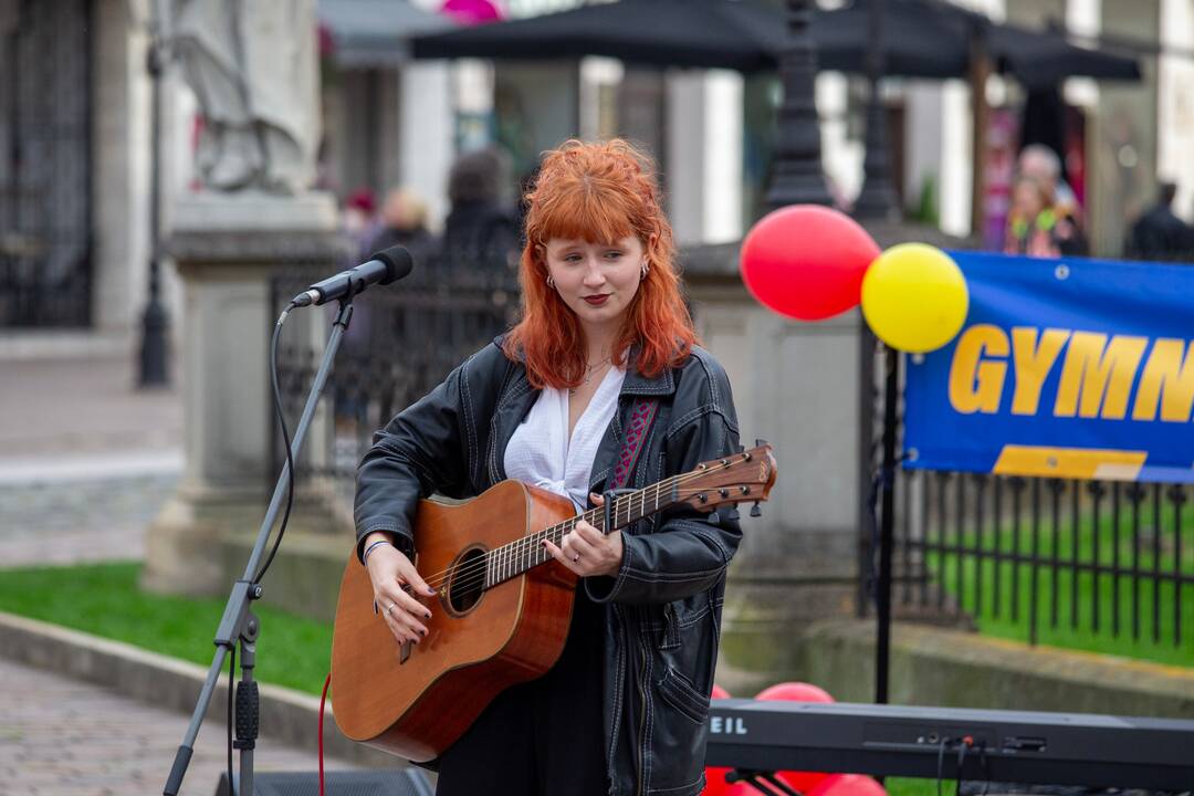 FOTO: Košickí študenti premenili Hlavnú ulicu na španielsku La Ramblu, foto 52
