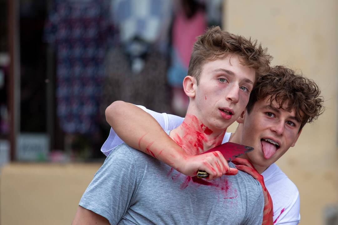 FOTO: Košickí študenti premenili Hlavnú ulicu na španielsku La Ramblu, foto 20