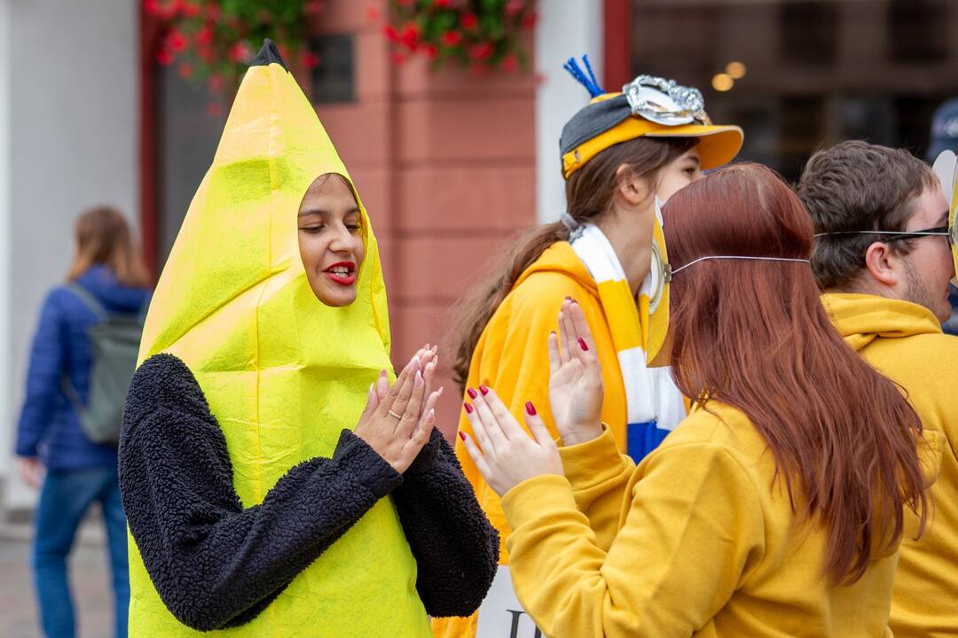 FOTO: Košickí študenti premenili Hlavnú ulicu na španielsku La Ramblu, foto 4