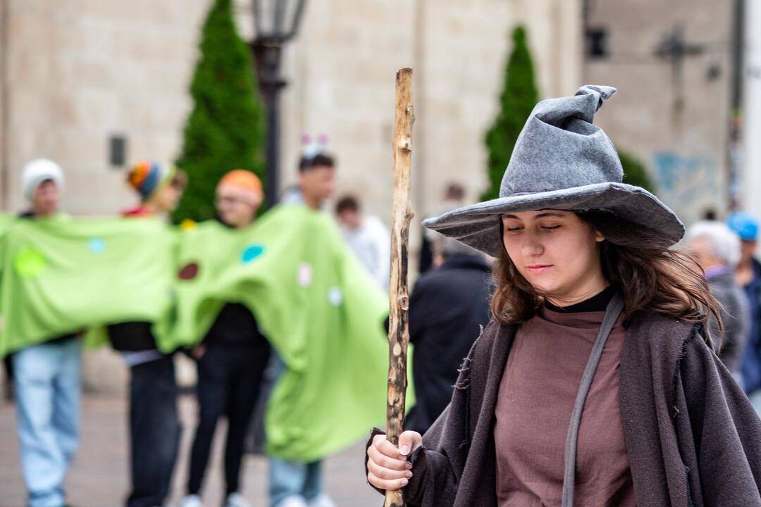 FOTO: Košickí študenti premenili Hlavnú ulicu na španielsku La Ramblu, foto 59