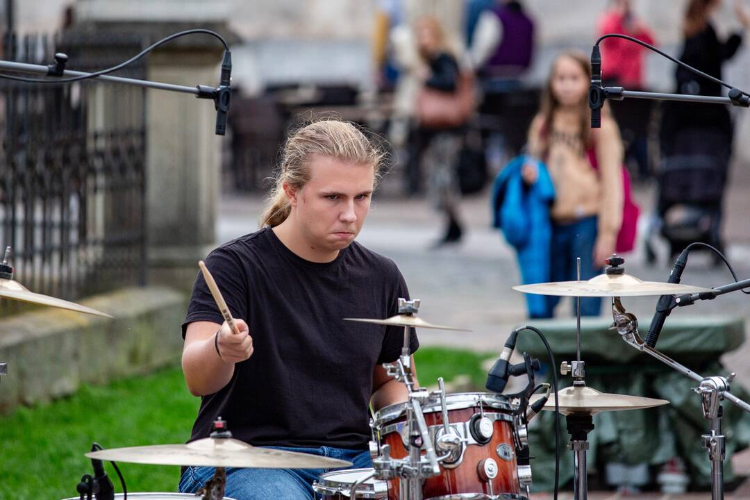 FOTO: Košickí študenti premenili Hlavnú ulicu na španielsku La Ramblu, foto 60