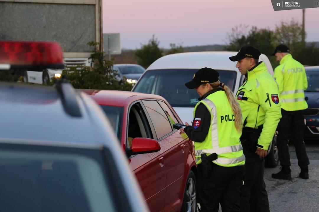 FOTO: Polícia opäť obsadila cesty v Košickom kraji, posvietili si na opitých vodičov, foto 4