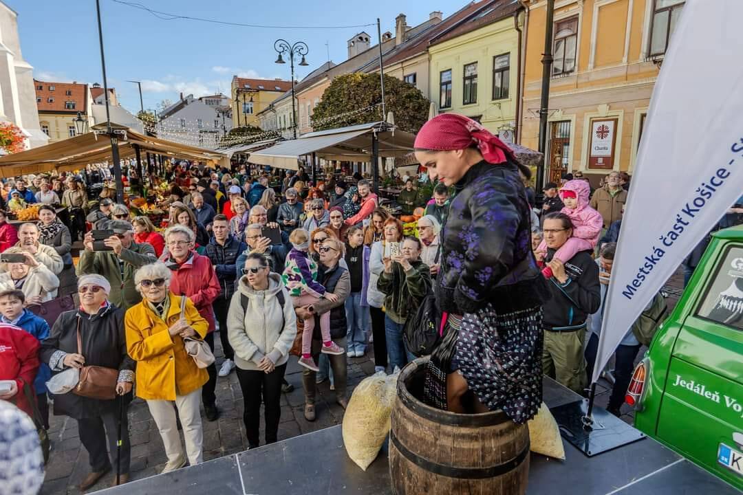 FOTO: Kapustobranie na Starom pľaci potešilo chuťové poháriky Košičanov, foto 6