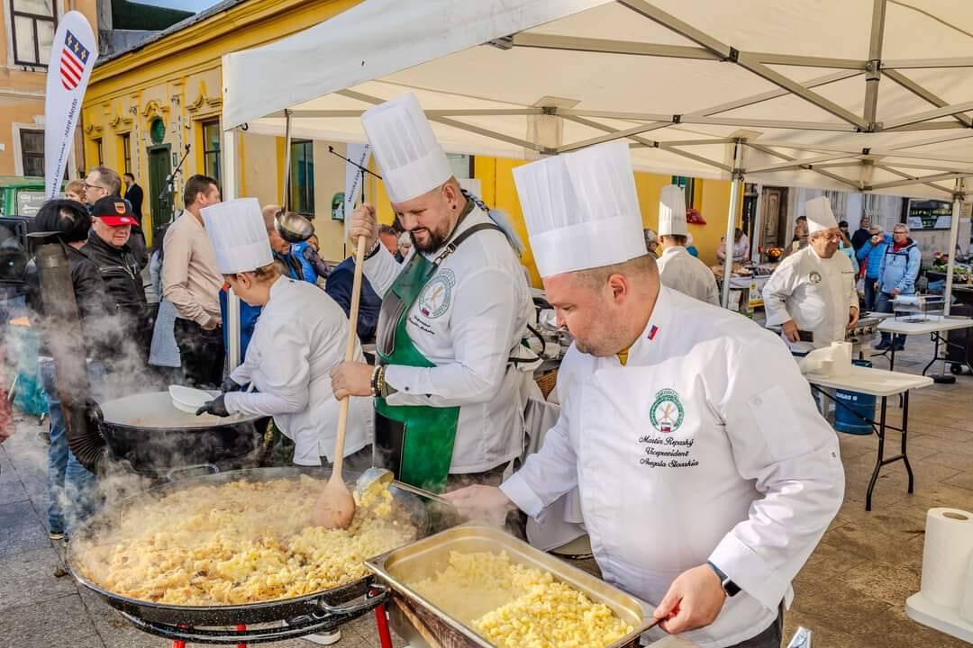 FOTO: Kapustobranie na Starom pľaci potešilo chuťové poháriky Košičanov, foto 17