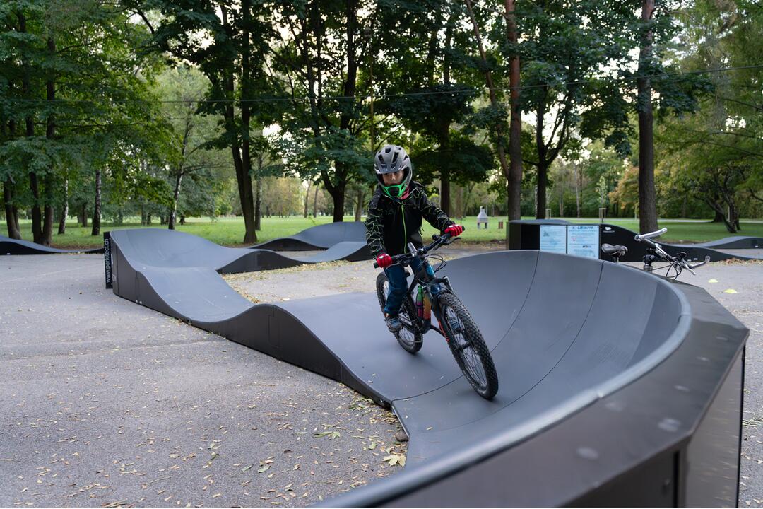 FOTO: Takto vyzerá novy pumptrack na Aničke. Trúfnete si?, foto 2