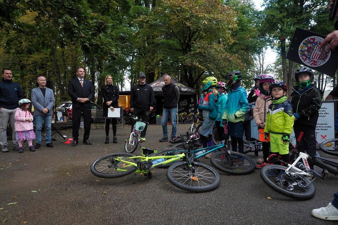 FOTO: Takto vyzerá novy pumptrack na Aničke. Trúfnete si?, foto 8
