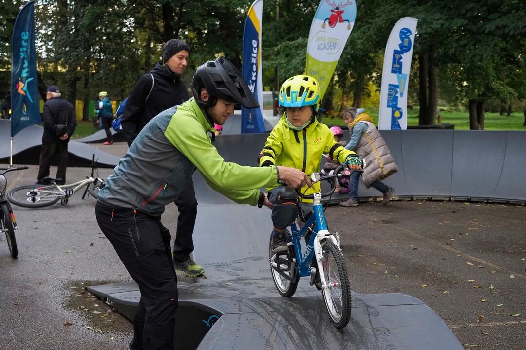 FOTO: Takto vyzerá novy pumptrack na Aničke. Trúfnete si?, foto 10