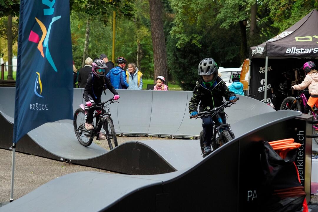 FOTO: Takto vyzerá novy pumptrack na Aničke. Trúfnete si?, foto 11