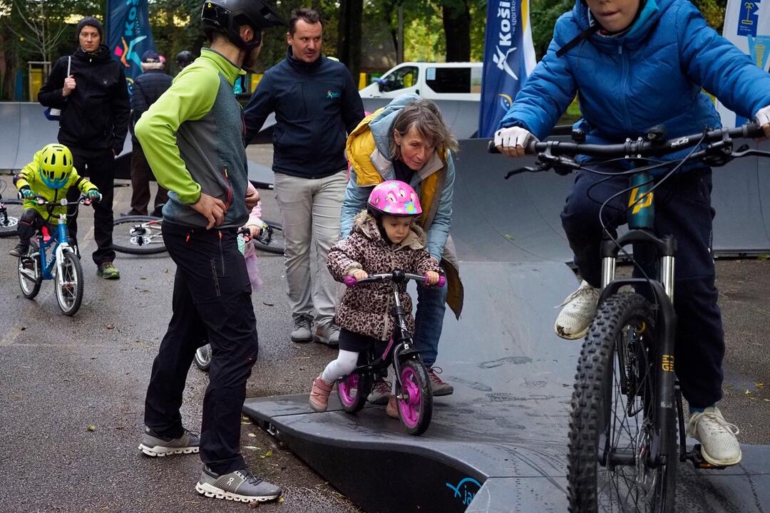 FOTO: Takto vyzerá novy pumptrack na Aničke. Trúfnete si?, foto 12