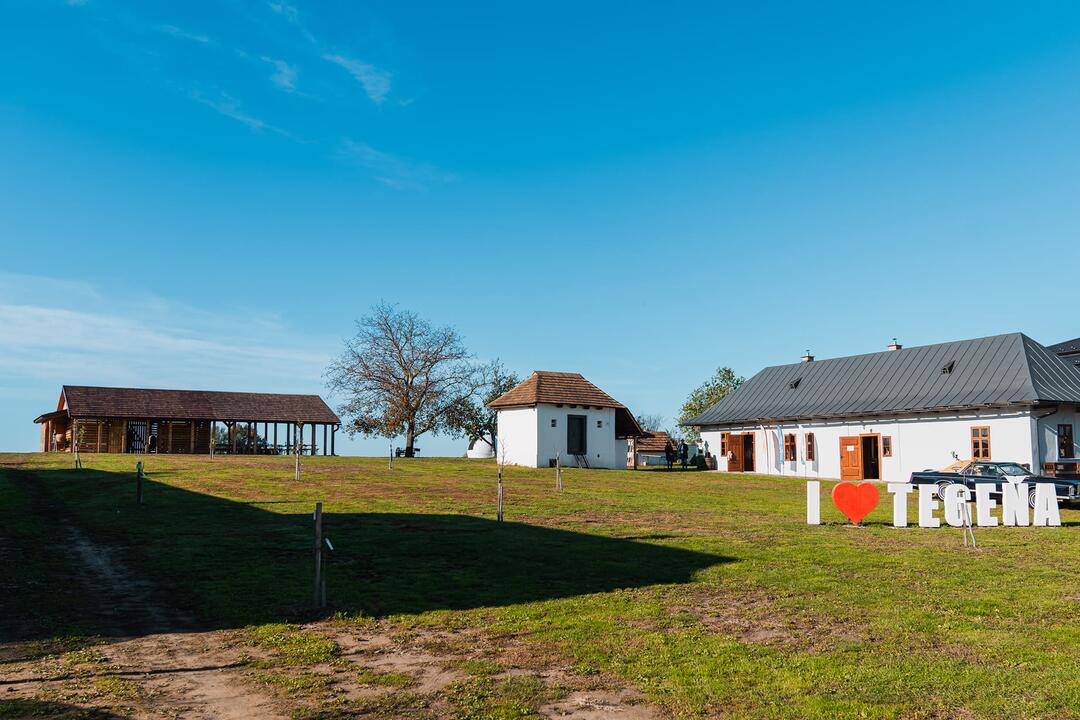 FOTO: V Pavlovciach ožíva slovensko-americké dedičstvo. Záhrada rozpráva príbehy našich predkov, foto 7