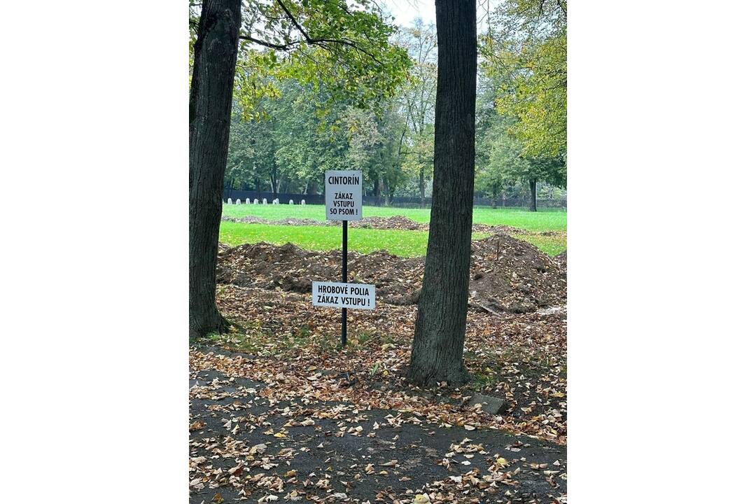 FOTO: Obnova vojenského cintorína v Michalovciach, foto 2