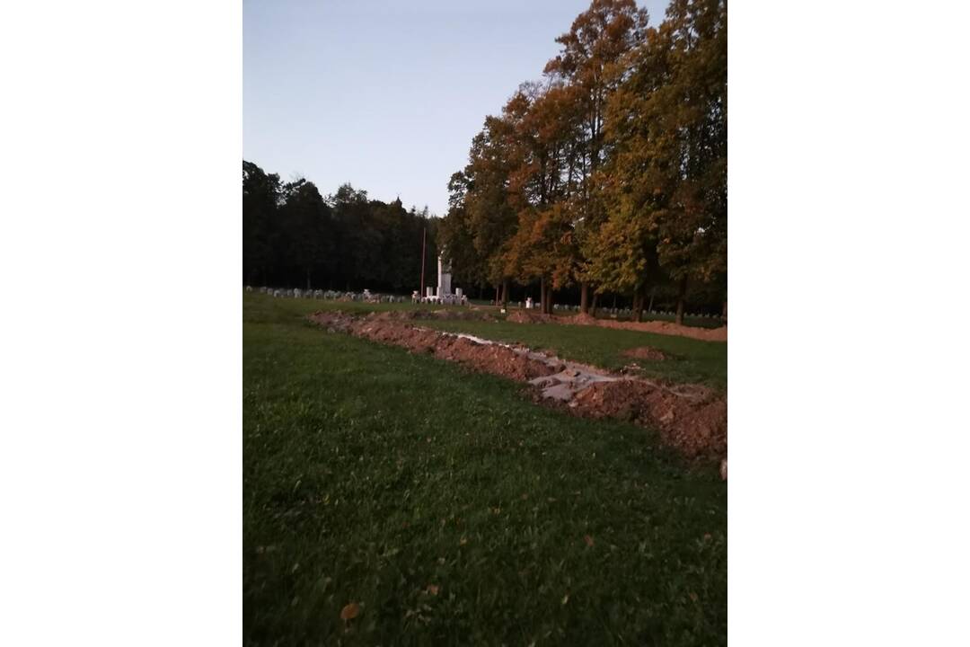 FOTO: Obnova vojenského cintorína v Michalovciach, foto 3
