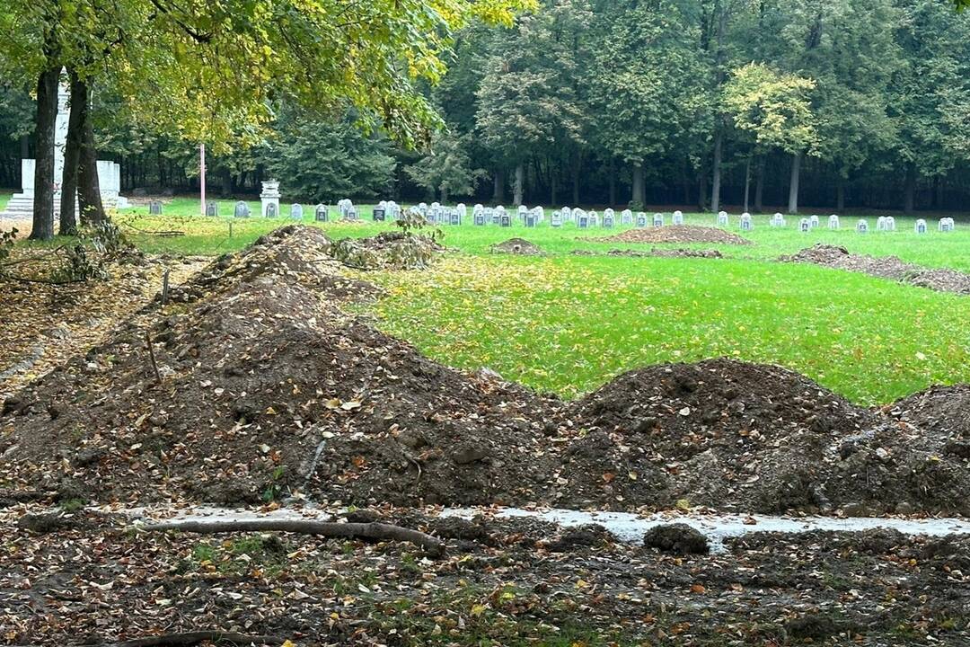 FOTO: Obnova vojenského cintorína v Michalovciach, foto 5