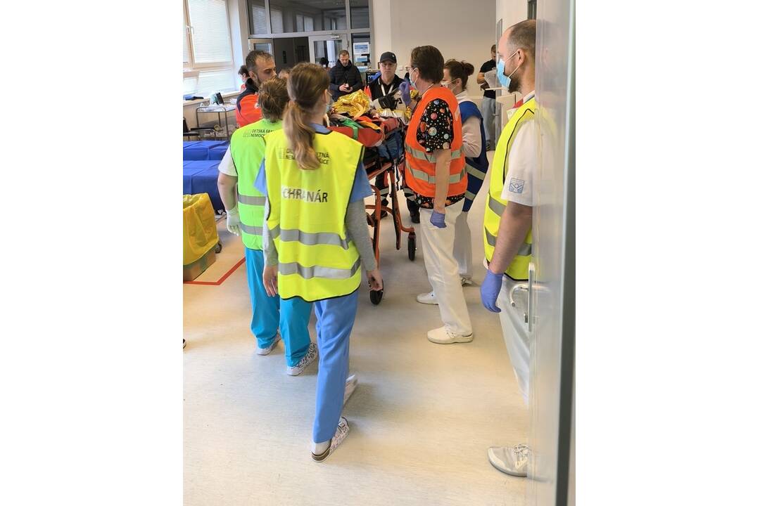 FOTO: Simulované cvičenie zdravotníkov v košickej Detskej fakultnej nemocnici, foto 13