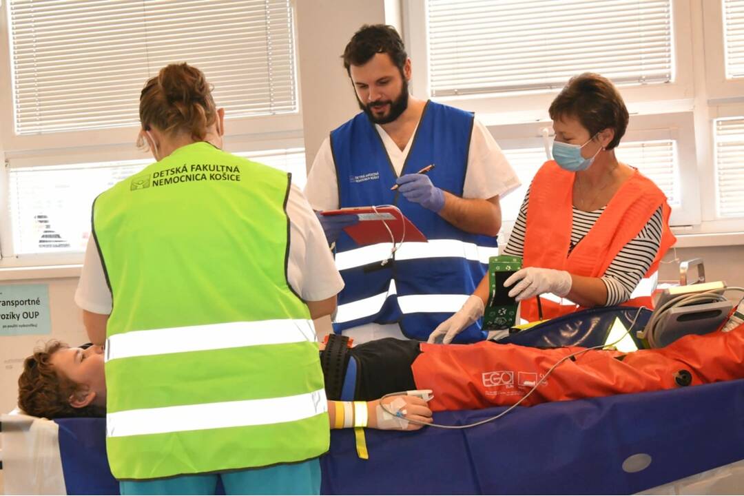FOTO: Simulované cvičenie zdravotníkov v košickej Detskej fakultnej nemocnici, foto 15
