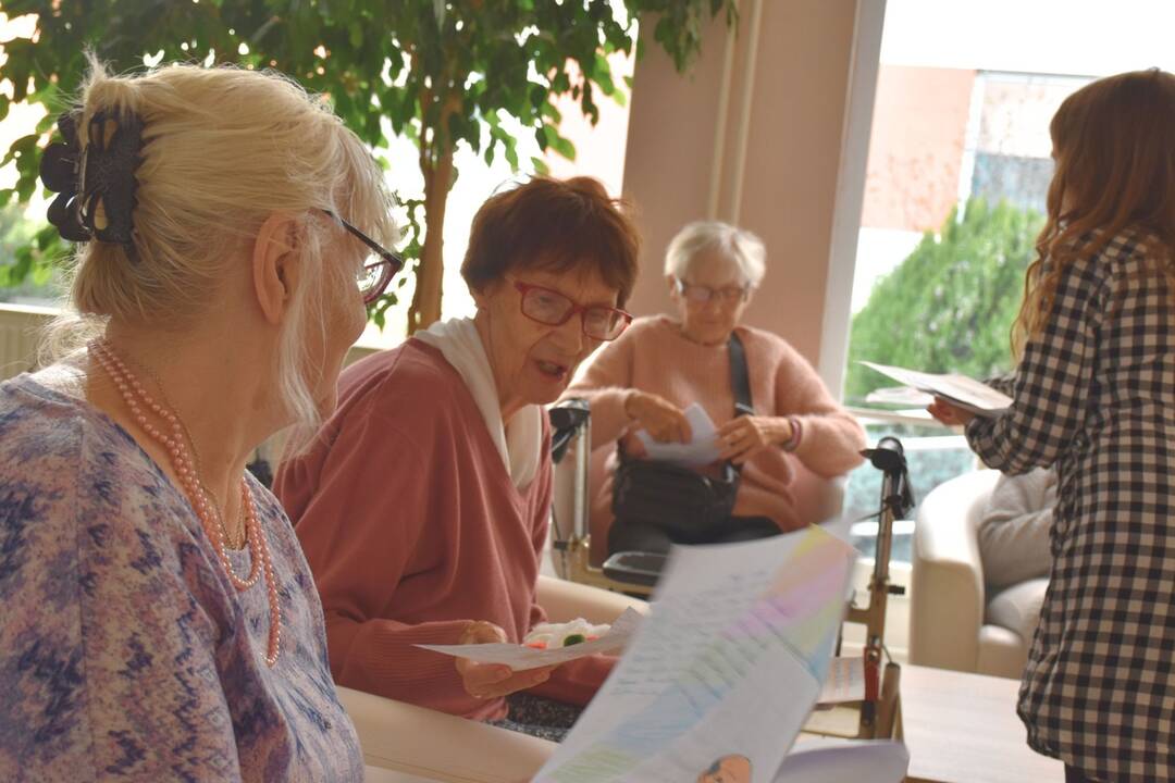 FOTO: Listy od detí z rôznych kútov Slovenska potešili košických seniorov, foto 5